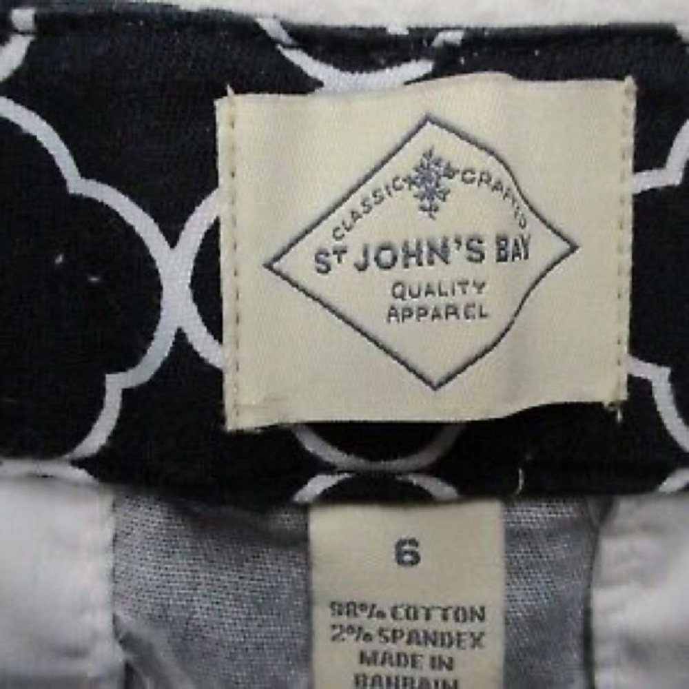 St. John's Bay Women’s 6 Cotton Chino Crop Pants Black White Geometric Mid-Rise - Picture 7 of 13